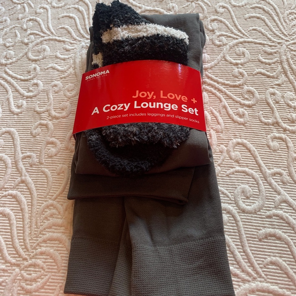 Leggings with Fuzzy Sock Set